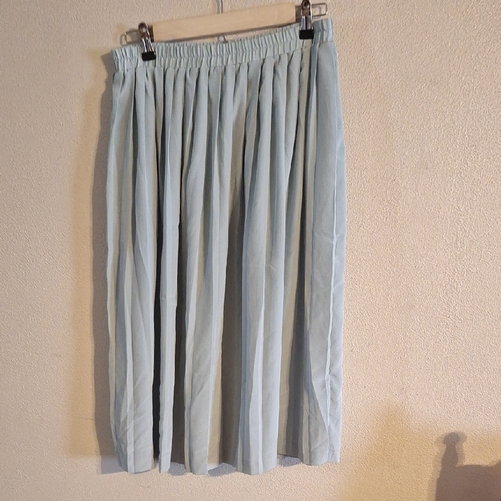 Elegant Green A-Line Skirt with Full Silhouette